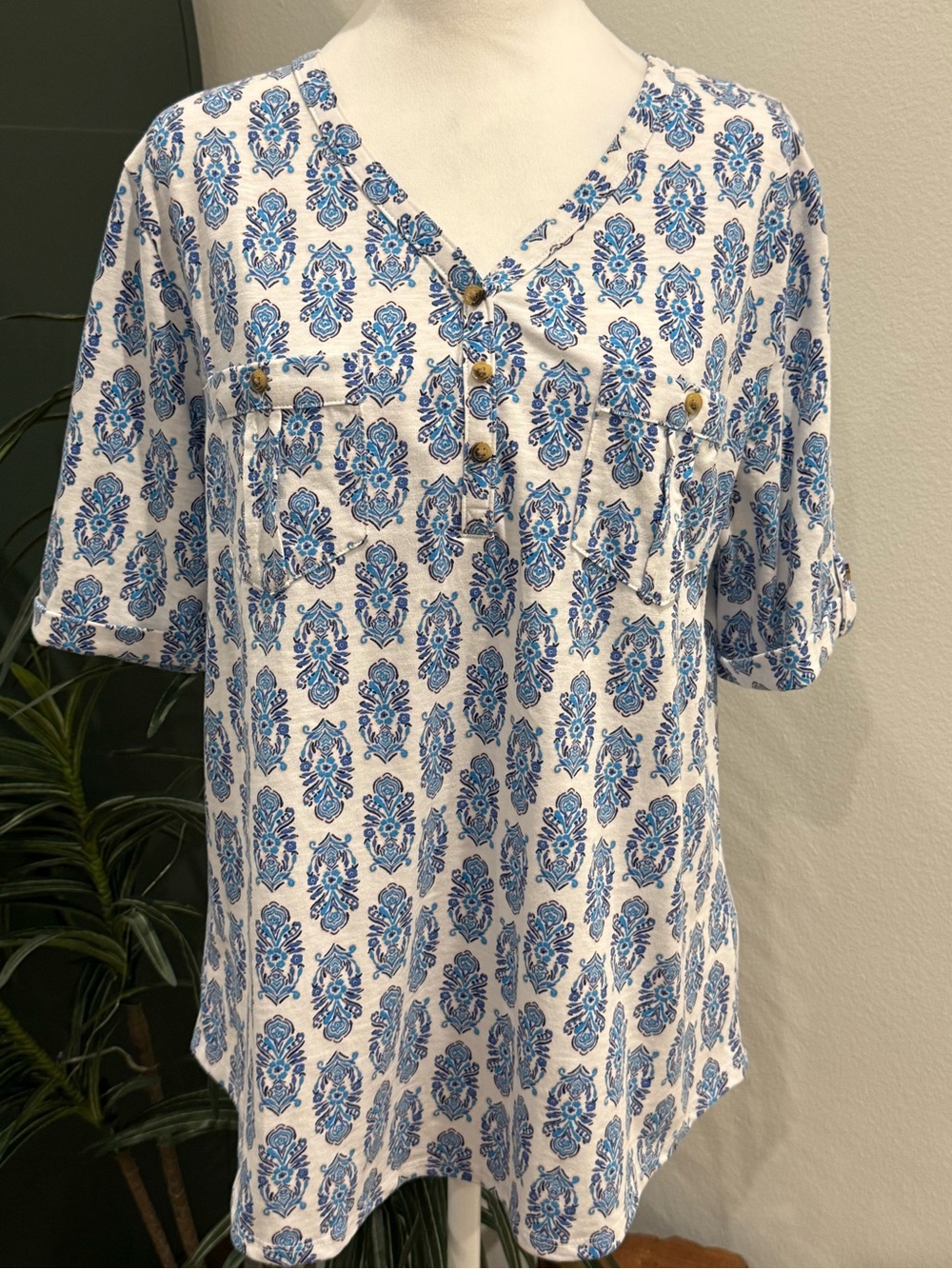 Croft & Barrow Short Sleeve Henley Utility Top Medallion Damask Print Top L
